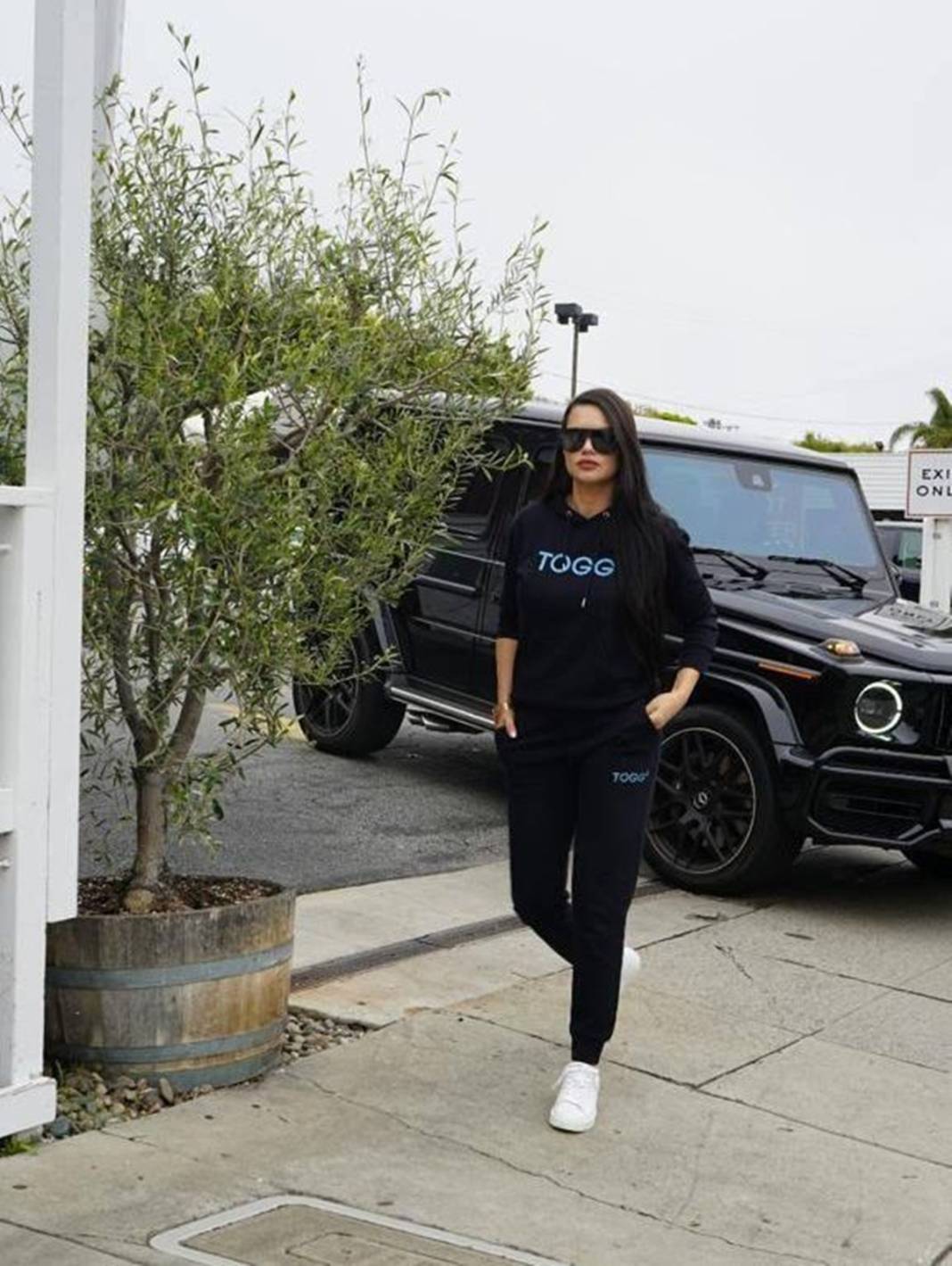 Adriana Lima, TOGG tişörtü giydi, sosyal medya yıkıldı! Görenler şaştı kaldı 2